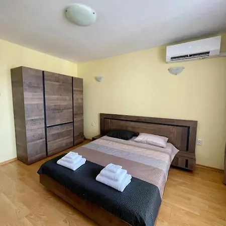 Lovita With A Garage Daire *