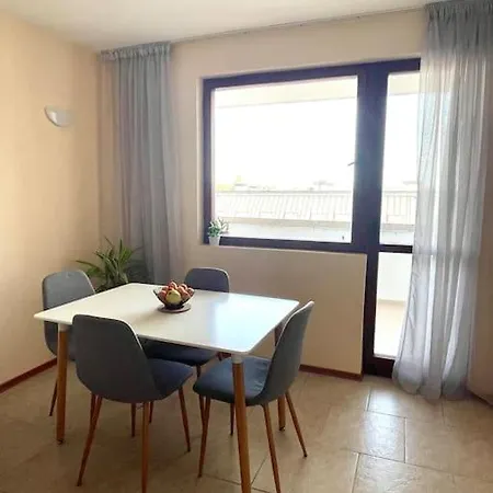 Lovita With A Garage Daire